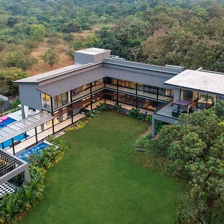 Stayvista At The Charcoal Villa Luxury Collection 알리바그 외부 사진