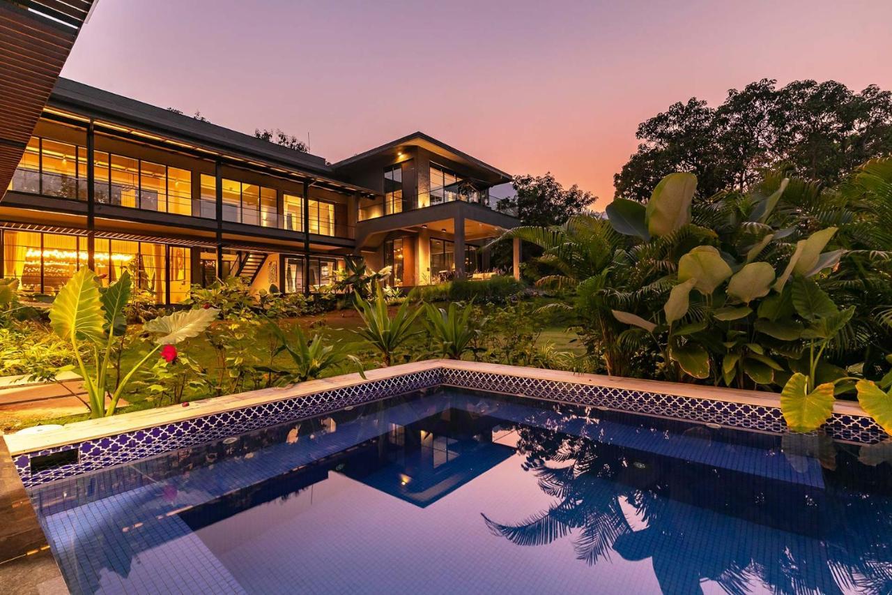 Stayvista At The Charcoal Villa Luxury Collection 알리바그 외부 사진