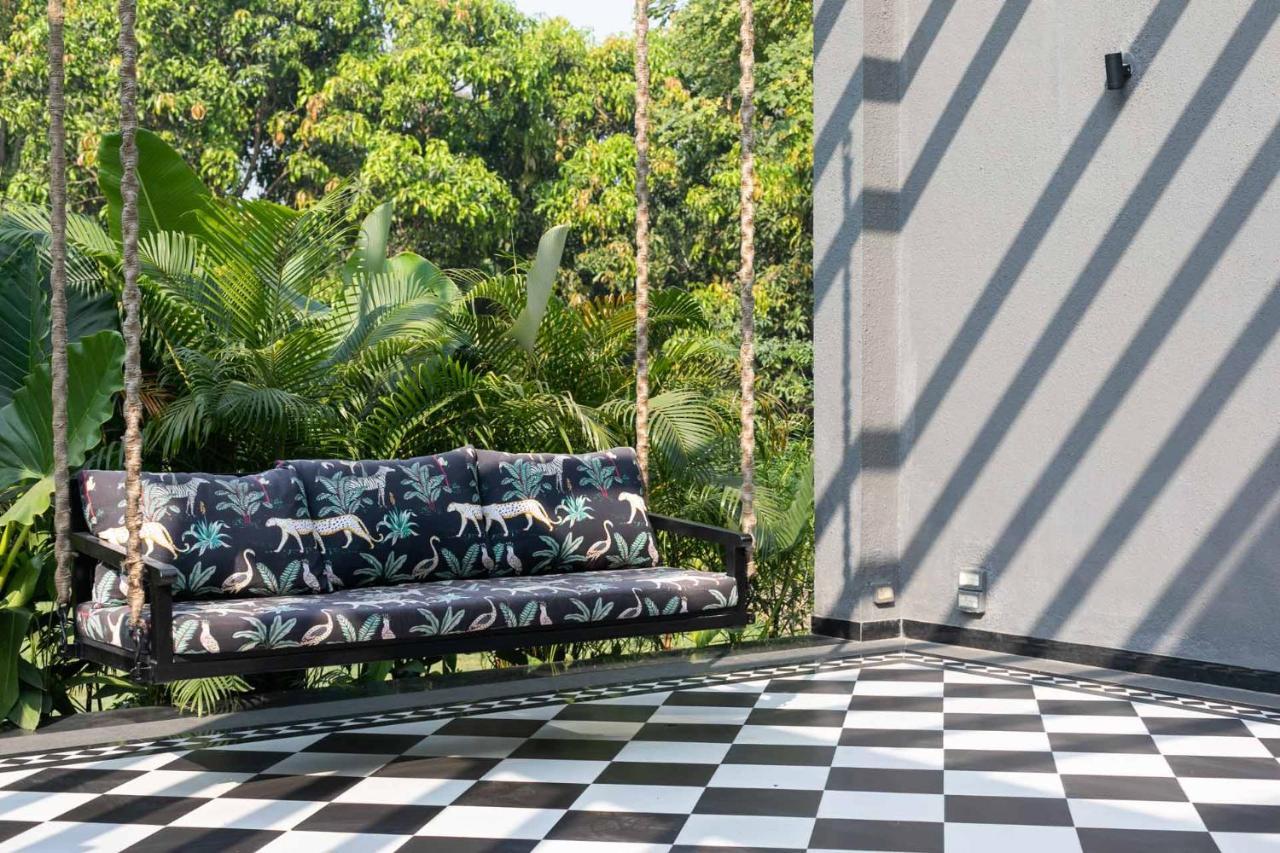 Stayvista At The Charcoal Villa Luxury Collection 알리바그 외부 사진