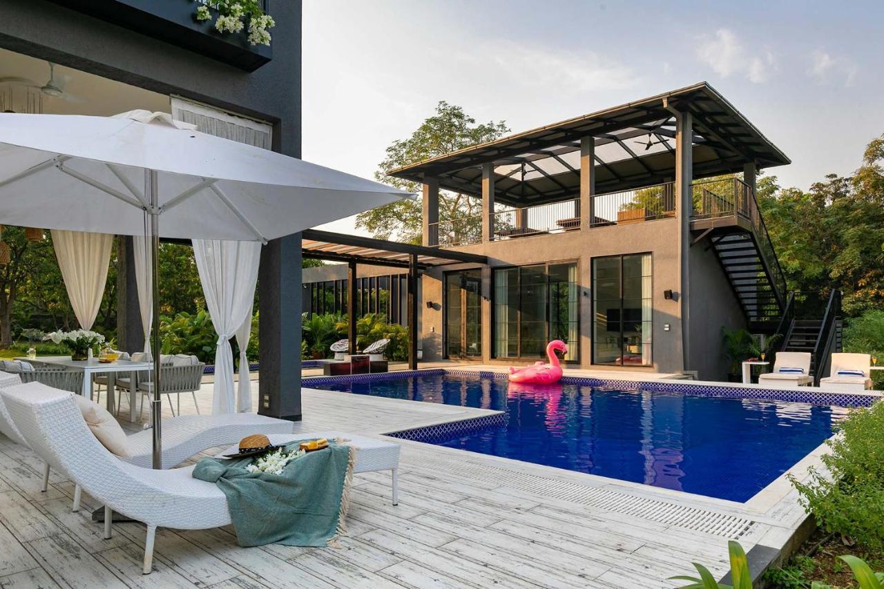 Stayvista At The Charcoal Villa Luxury Collection 알리바그 외부 사진