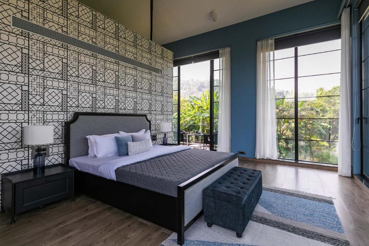 Stayvista At The Charcoal Villa Luxury Collection 알리바그 외부 사진