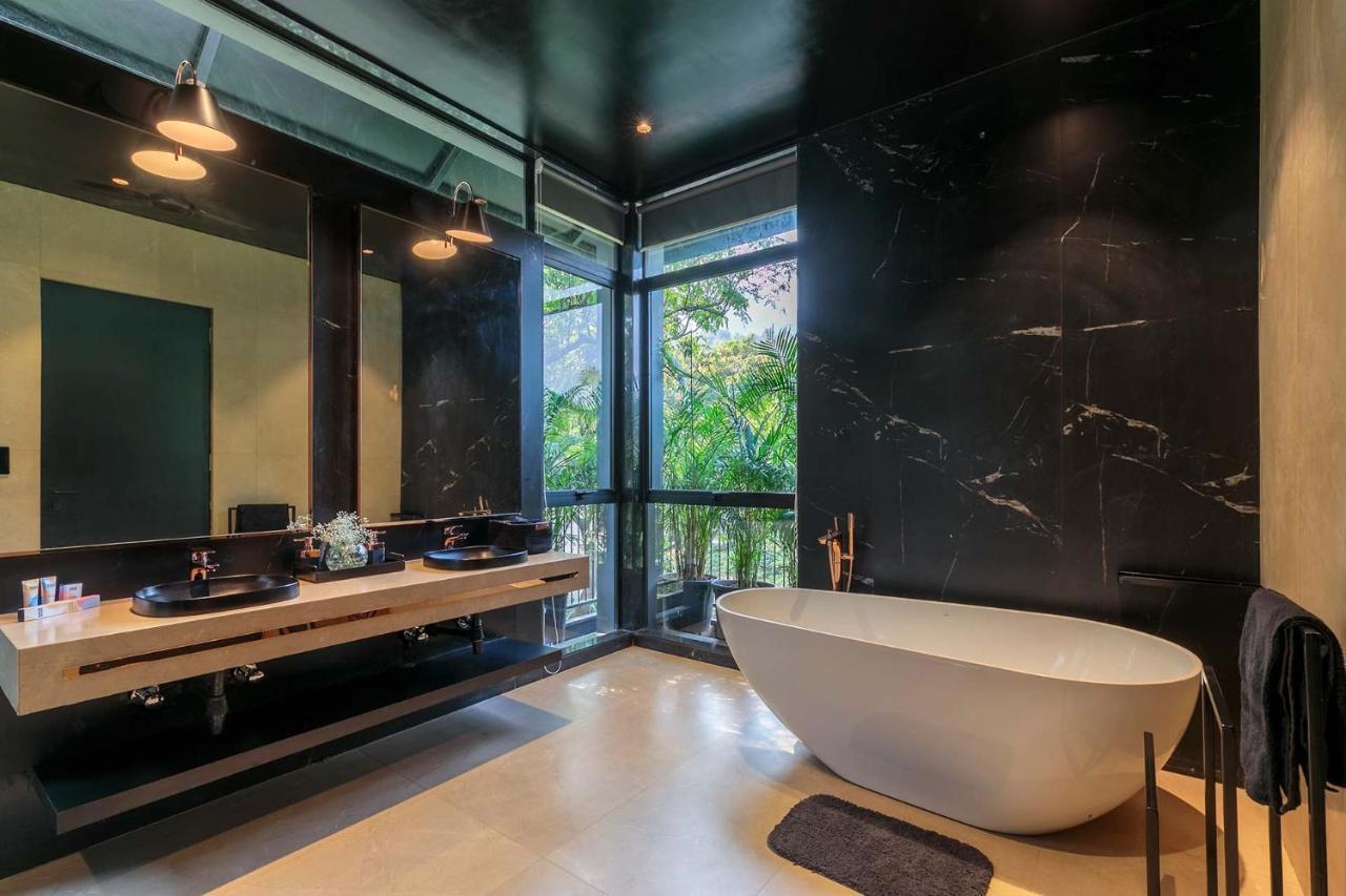 Stayvista At The Charcoal Villa Luxury Collection 알리바그 외부 사진
