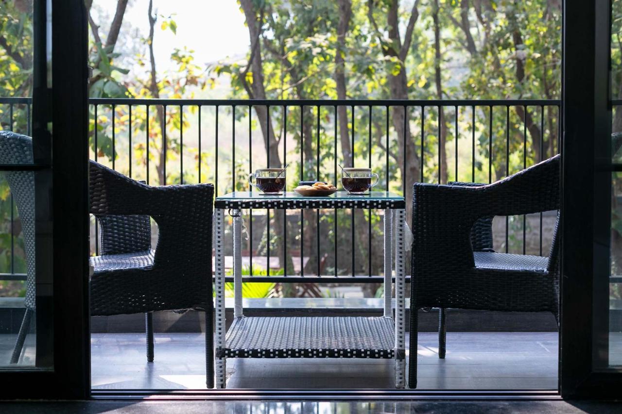 Stayvista At The Charcoal Villa Luxury Collection 알리바그 외부 사진
