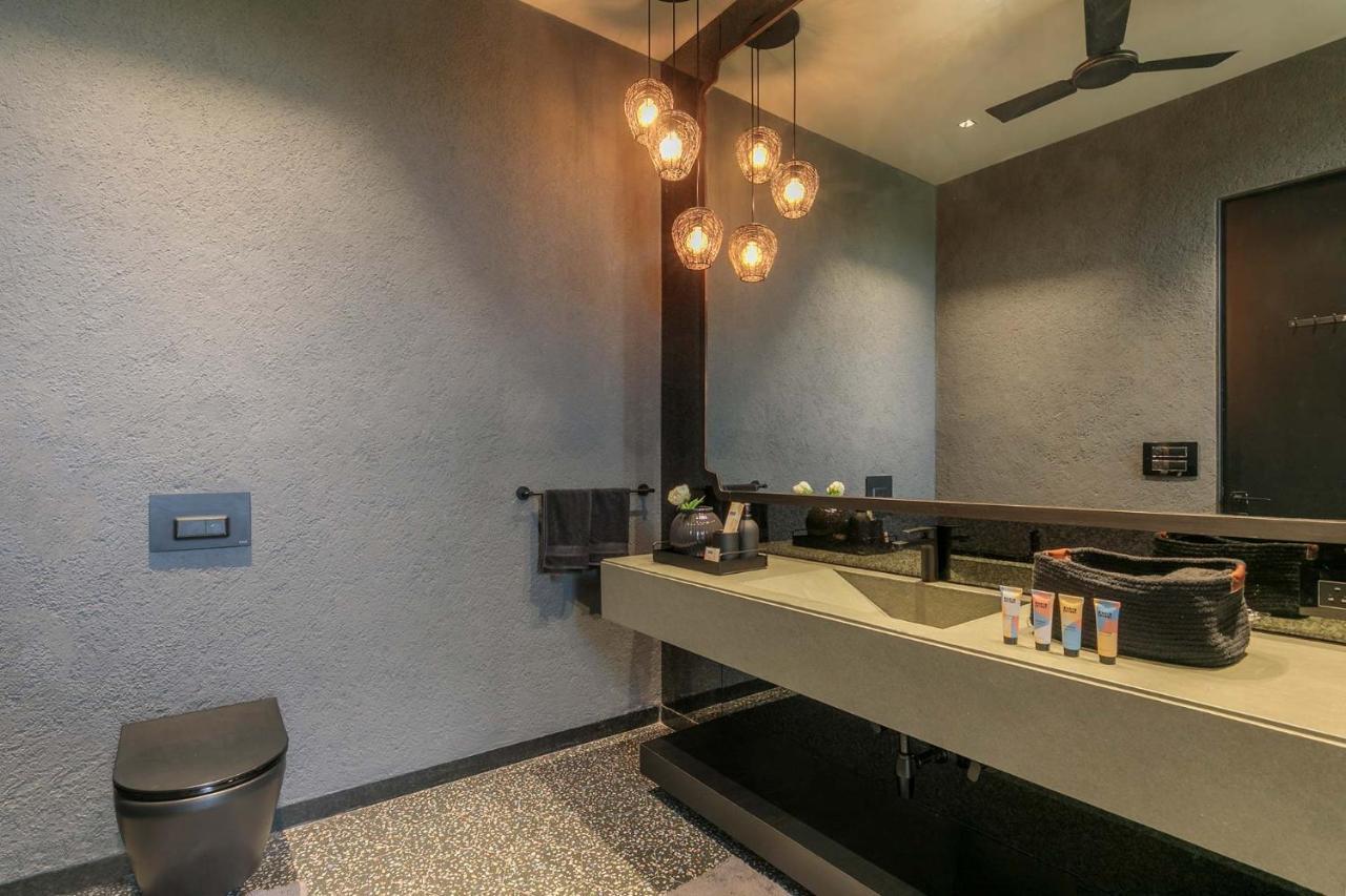 Stayvista At The Charcoal Villa Luxury Collection 알리바그 외부 사진