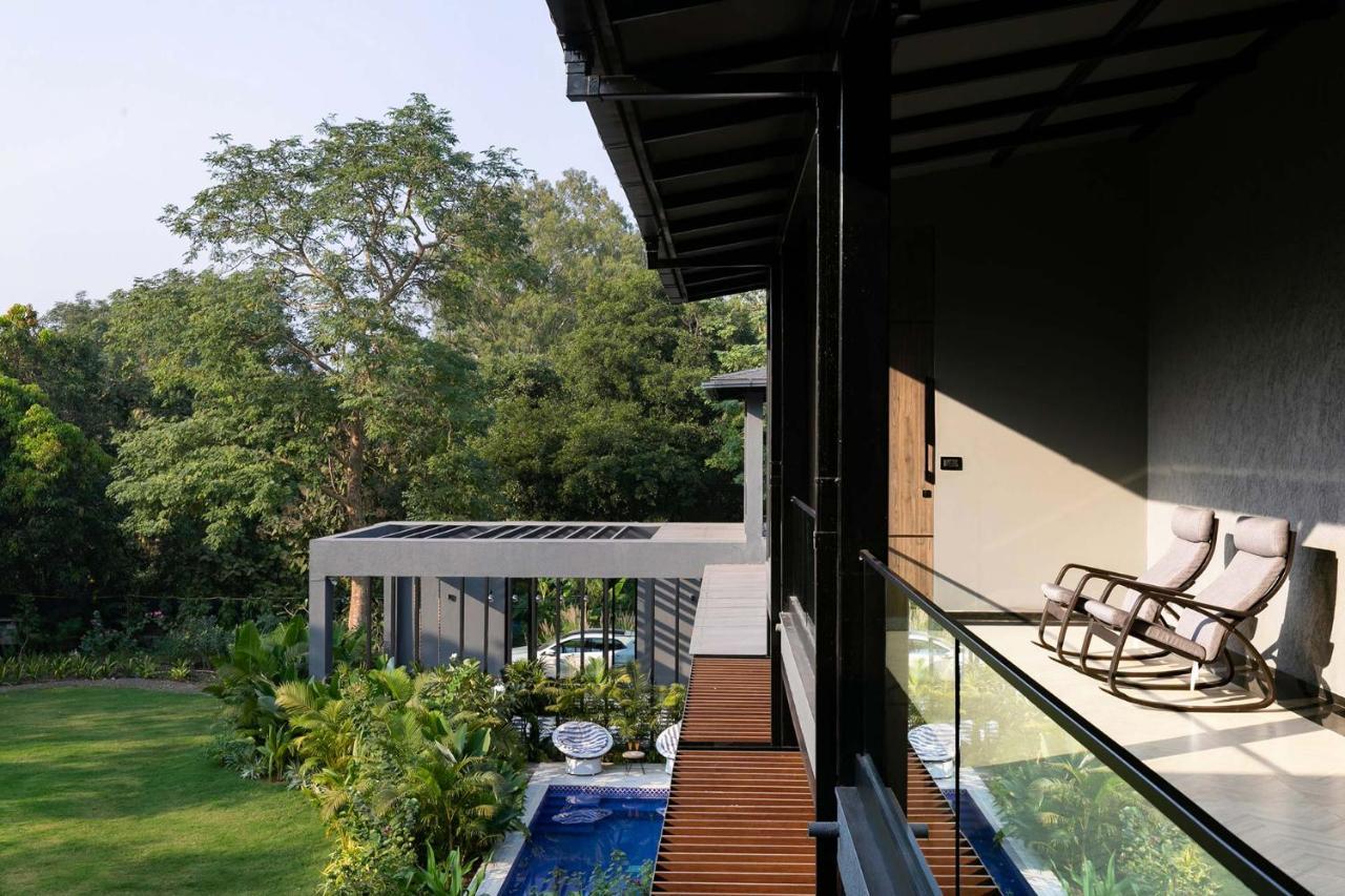 Stayvista At The Charcoal Villa Luxury Collection 알리바그 외부 사진