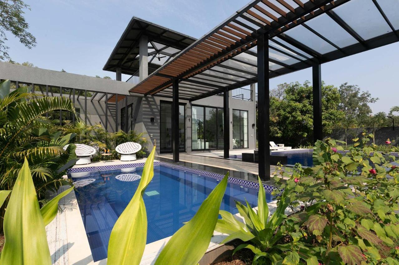 Stayvista At The Charcoal Villa Luxury Collection 알리바그 외부 사진
