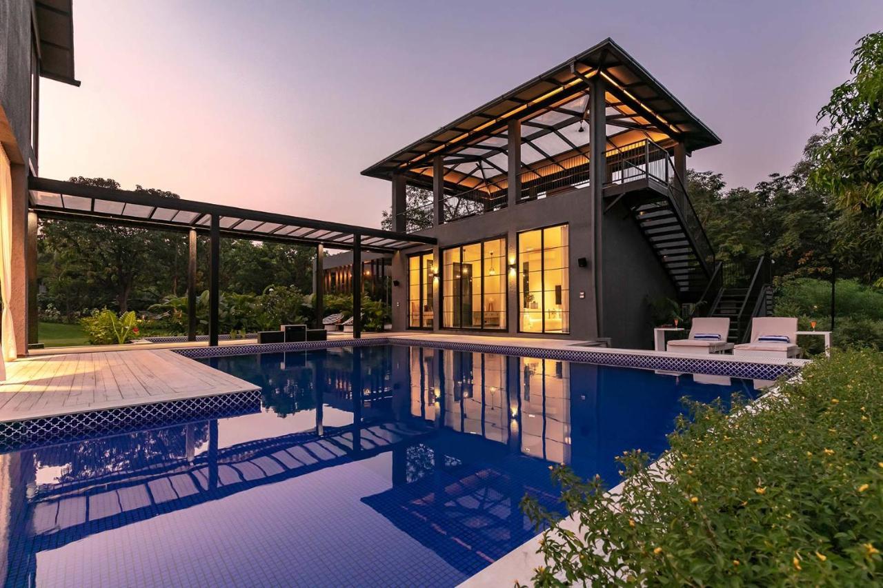 Stayvista At The Charcoal Villa Luxury Collection 알리바그 외부 사진