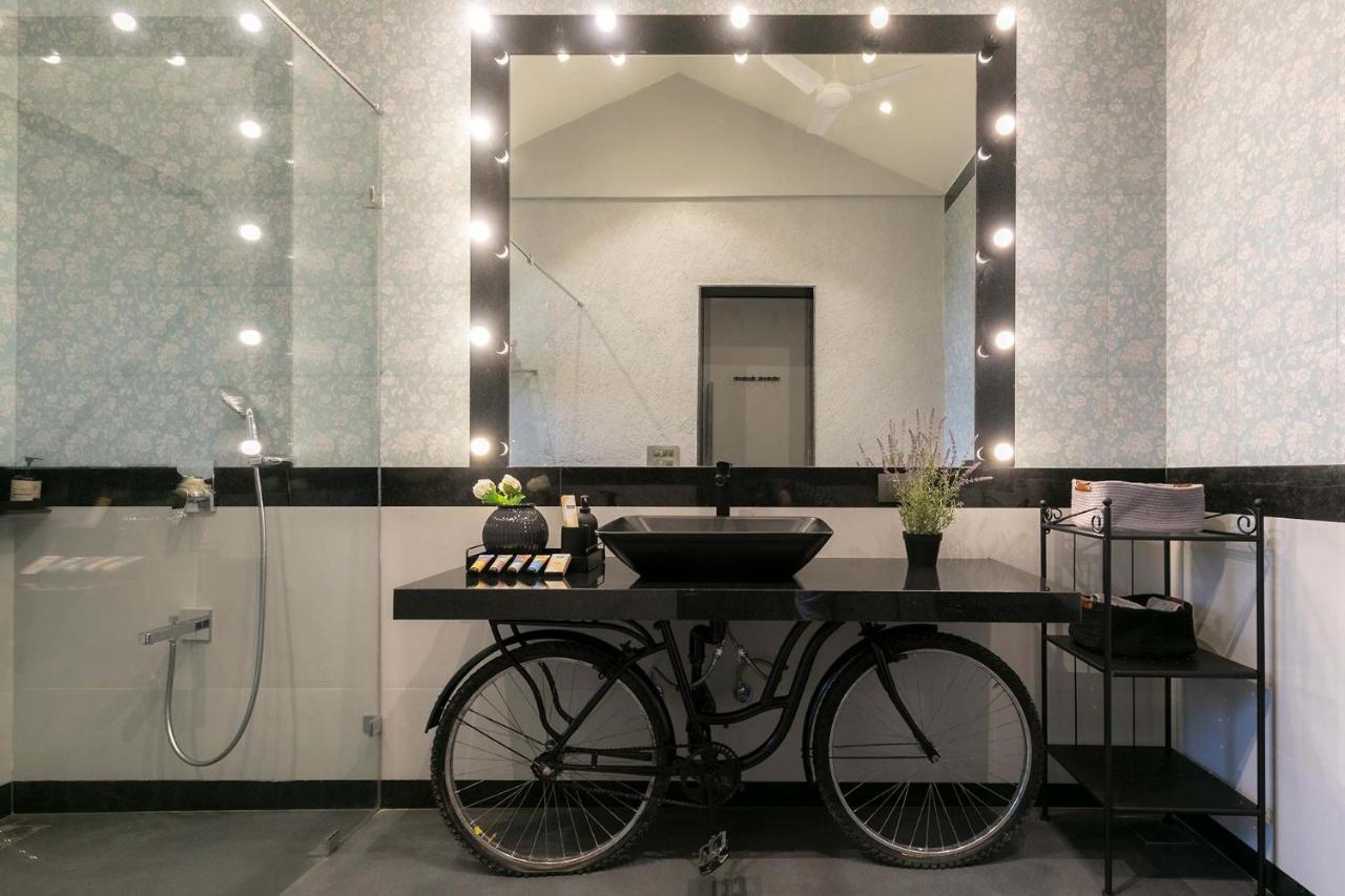 Stayvista At The Charcoal Villa Luxury Collection 알리바그 외부 사진