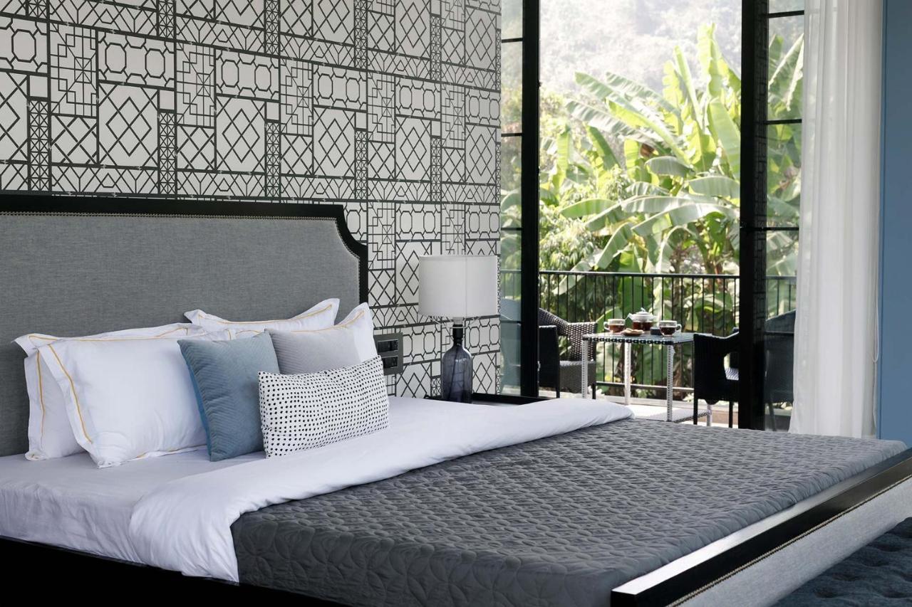 Stayvista At The Charcoal Villa Luxury Collection 알리바그 외부 사진