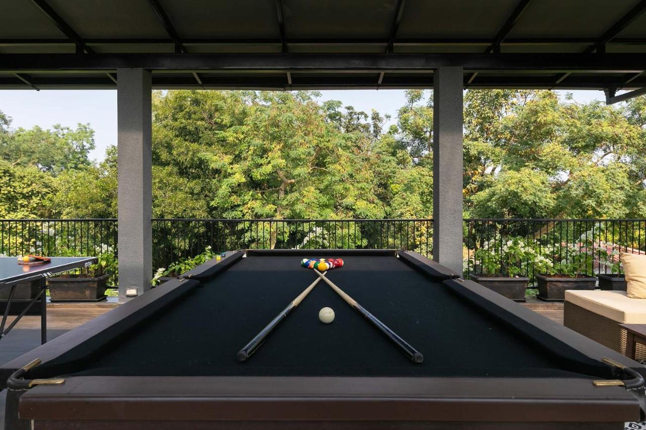 Stayvista At The Charcoal Villa Luxury Collection 알리바그 외부 사진