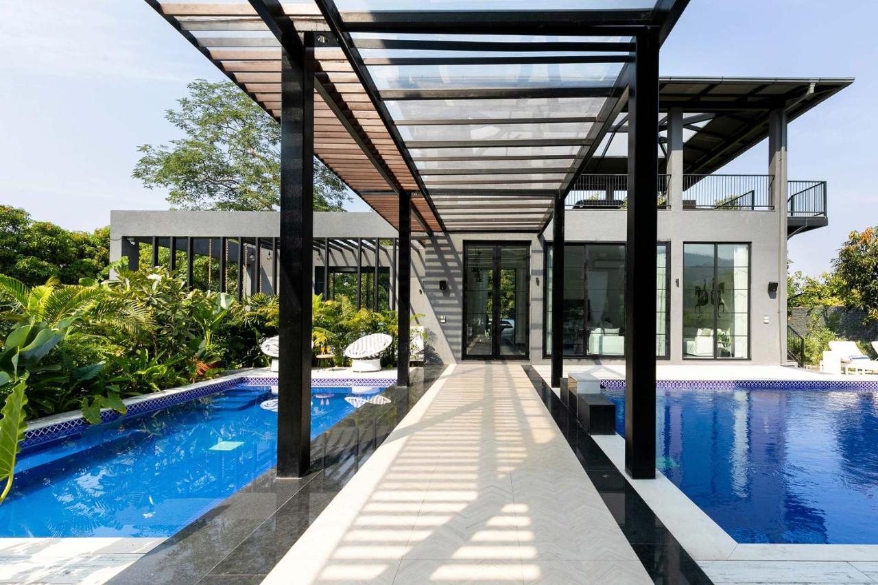Stayvista At The Charcoal Villa Luxury Collection 알리바그 외부 사진