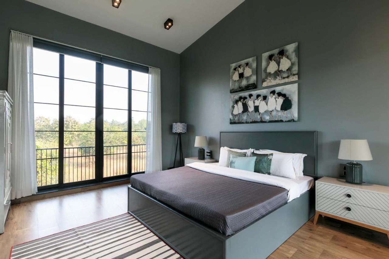 Stayvista At The Charcoal Villa Luxury Collection 알리바그 외부 사진