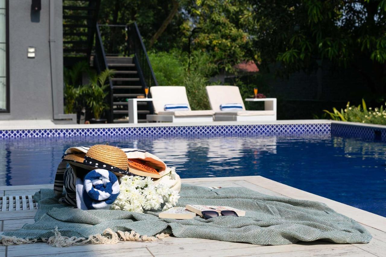 Stayvista At The Charcoal Villa Luxury Collection 알리바그 외부 사진