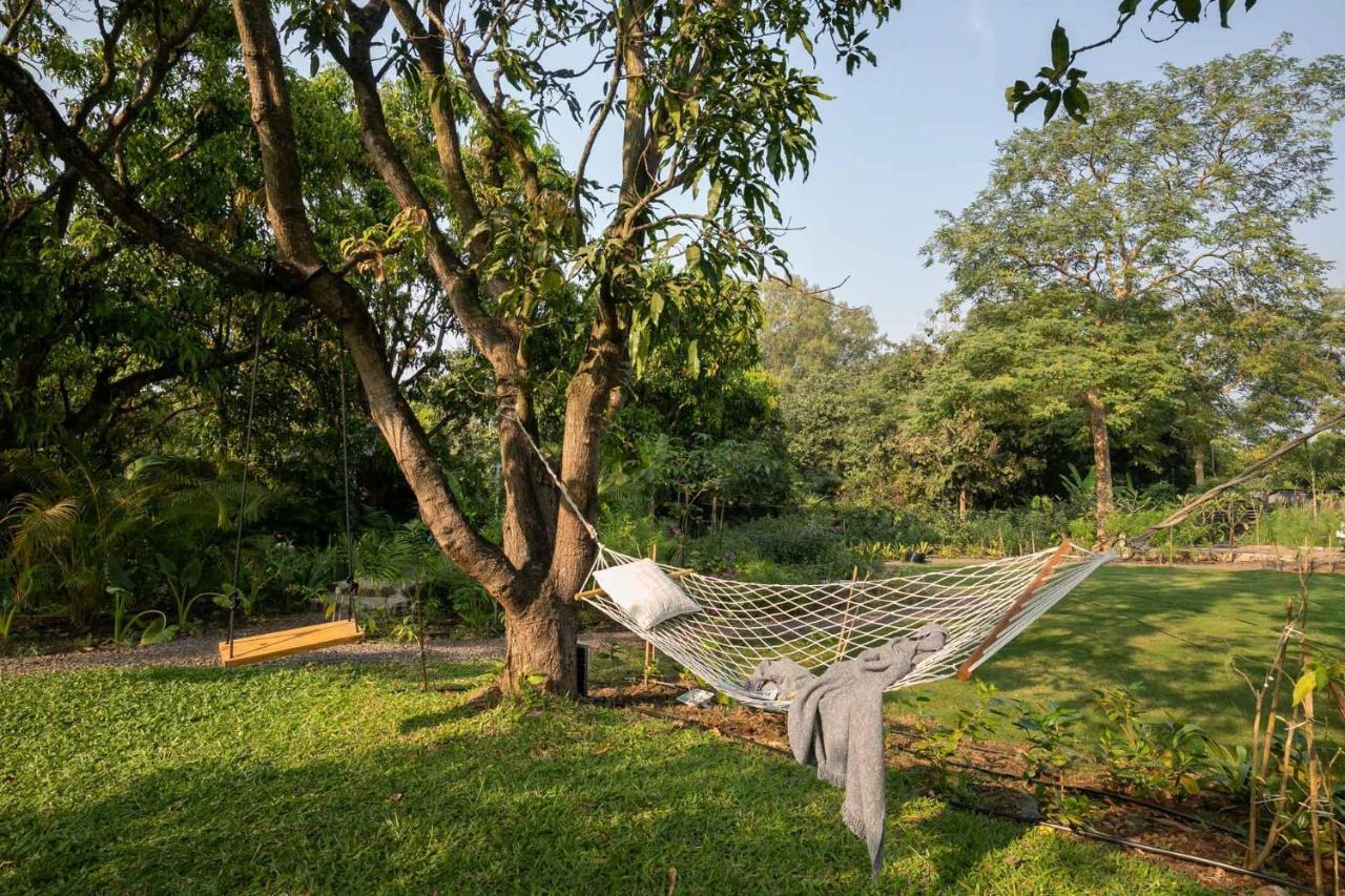 Stayvista At The Charcoal Villa Luxury Collection 알리바그 외부 사진
