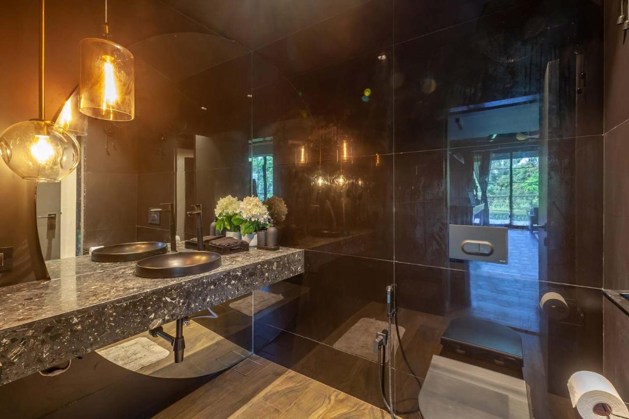 Stayvista At The Charcoal Villa Luxury Collection 알리바그 외부 사진