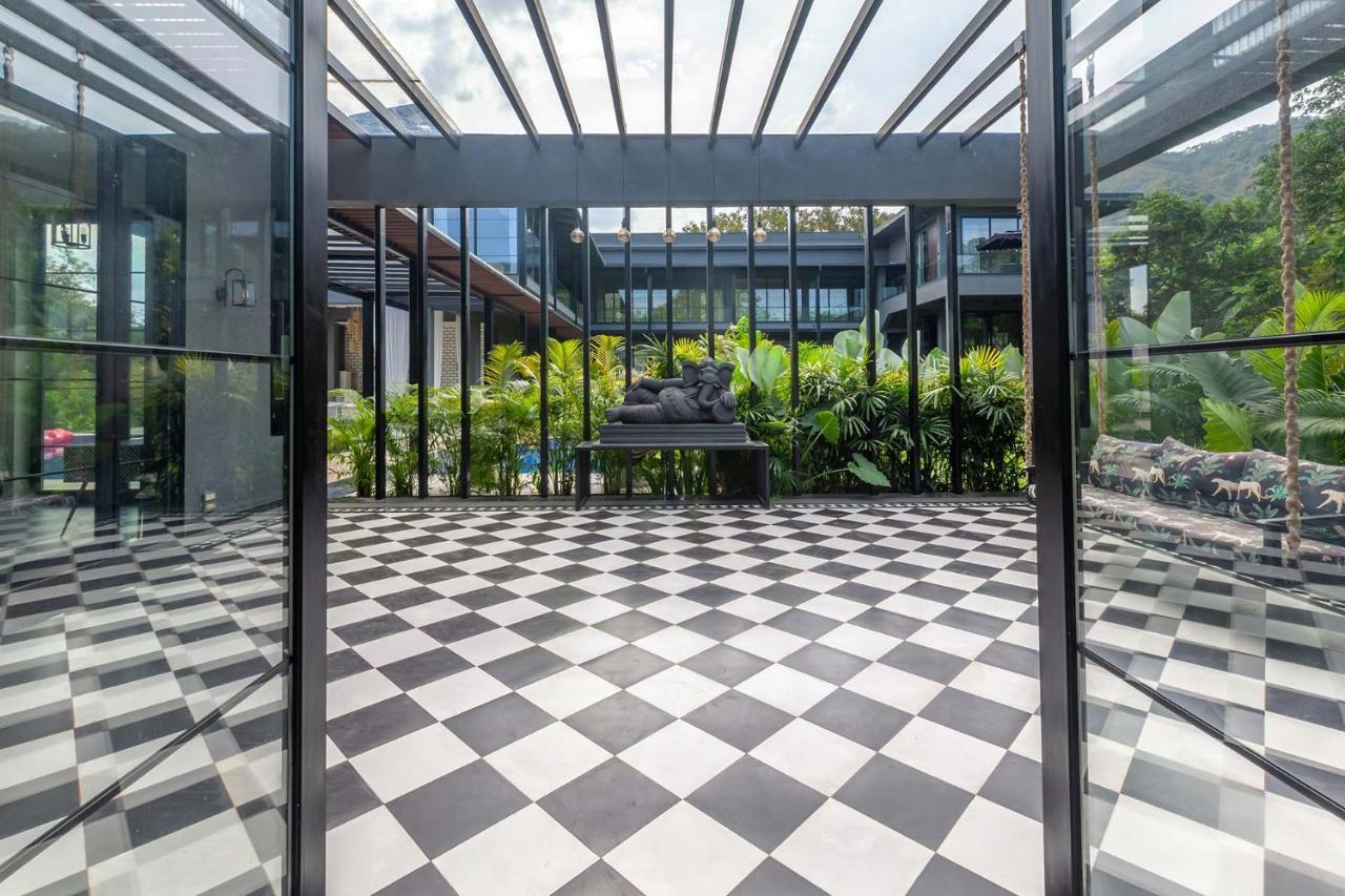 Stayvista At The Charcoal Villa Luxury Collection 알리바그 외부 사진