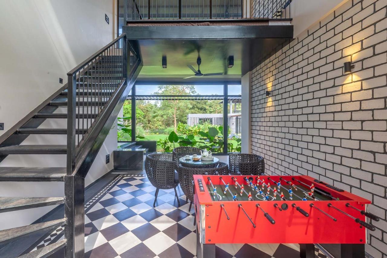 Stayvista At The Charcoal Villa Luxury Collection 알리바그 외부 사진