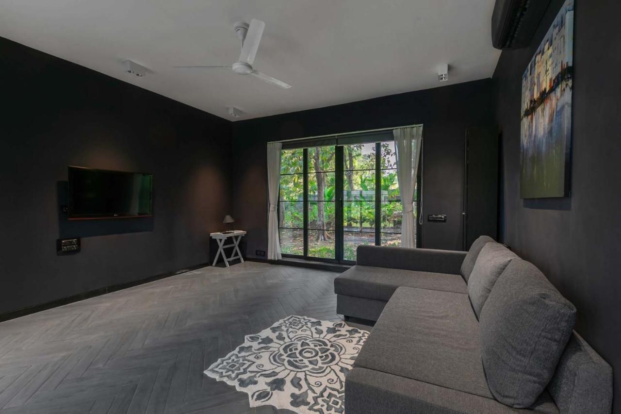 Stayvista At The Charcoal Villa Luxury Collection 알리바그 외부 사진